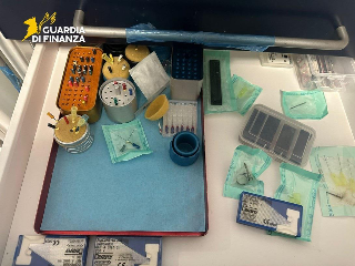 Ancona - Scoperto falso dentista: studio abusivo sequestrato dalla Guardia di Finanza